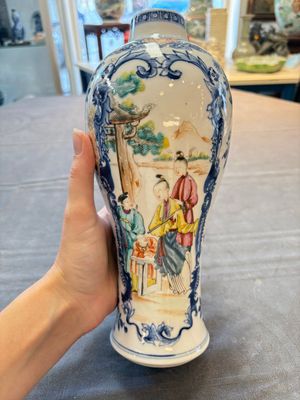 Three Chinese famille rose 'mandarin subject' vases and covers, Qianlong — photo 2
