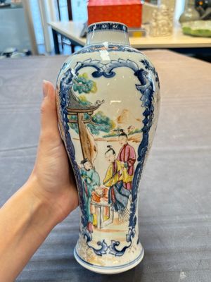 Three Chinese famille rose 'mandarin subject' vases and covers, Qianlong — photo 22