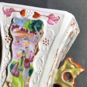 Three Chinese famille rose 'mandarin' vases and covers, Qianlong — photo 39