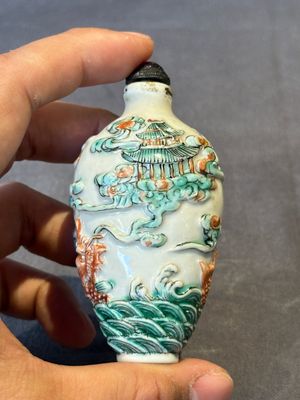 Three Chinese famille rose moulded snuff bottle, Ying Chuan Zhen Cang 穎川珍藏 mark, 19th C. — foto 12