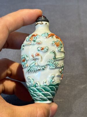 Three Chinese famille rose moulded snuff bottle, Ying Chuan Zhen Cang 穎川珍藏 mark, 19th C. — foto 10