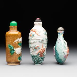 Three Chinese famille rose moulded snuff bottle, Ying Chuan Zhen Cang 穎川珍藏 mark, 19th C. — foto 4