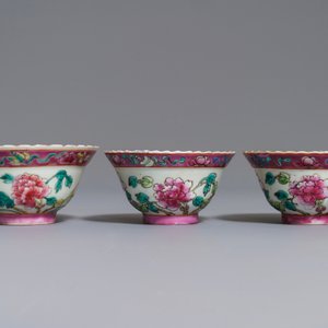 Three Chinese famille rose Peranakan or Straits market bowls, 19th C. — 照片 4
