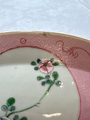Three Chinese famille rose pink-ground bowls with floral design, Qianlong mark and of the period — photo 33