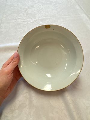 Three Chinese famille rose pink-ground bowls with floral design, Qianlong mark and of the period — photo 39