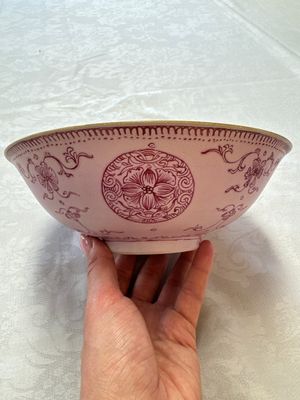 Three Chinese famille rose pink-ground bowls with floral design, Qianlong mark and of the period — photo 4