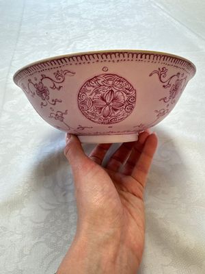 Three Chinese famille rose pink-ground bowls with floral design, Qianlong mark and of the period — photo 6
