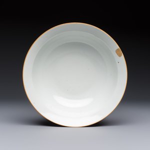 Three Chinese famille rose pink-ground bowls with floral design, Qianlong mark and of the period — photo 12