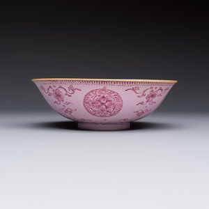 Three Chinese famille rose pink-ground bowls with floral design, Qianlong mark and of the period — photo 14