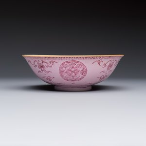 Three Chinese famille rose pink-ground bowls with floral design, Qianlong mark and of the period — photo 15