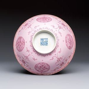 Three Chinese famille rose pink-ground bowls with floral design, Qianlong mark and of the period — photo 19