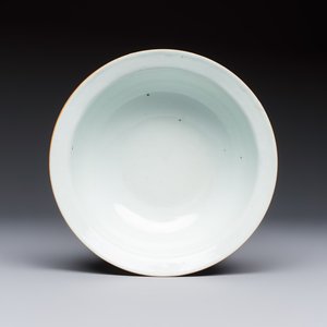 Three Chinese famille rose pink-ground bowls with floral design, Qianlong mark and of the period — photo 6