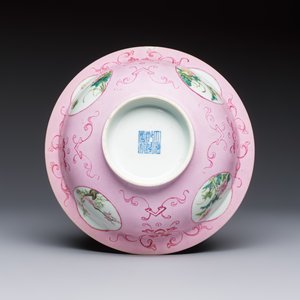Three Chinese famille rose pink-ground bowls with floral design, Qianlong mark and of the period — photo 7