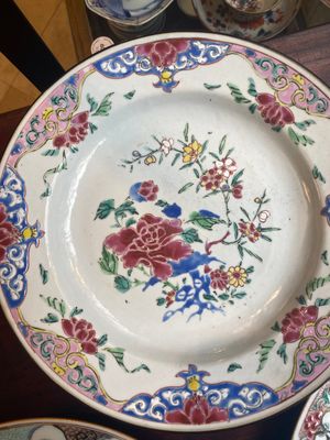 Three Chinese famille rose plates, a butter tub and a tureen and cover, Qianlong — photo 9