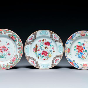 Three Chinese famille rose plates, a butter tub and a tureen and cover, Qianlong — photo 2