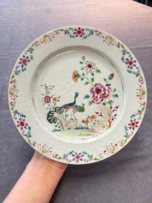 Three Chinese famille rose plates and a famille verte lobed plate, Kangxi/Qianlong — photo 5