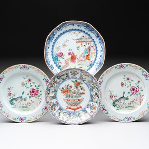 Three Chinese famille rose plates and a famille verte lobed plate, Kangxi/Qianlong — photo 1