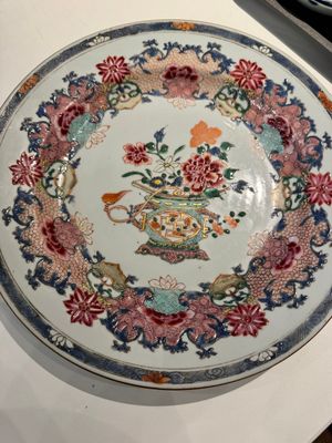 Three Chinese famille rose plates and ten saucers, Yongzheng/Qianlong — photo 13