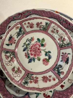 Three Chinese famille rose plates and ten saucers, Yongzheng/Qianlong — photo 8
