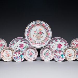 Three Chinese famille rose plates and ten saucers, Yongzheng/Qianlong — photo 1