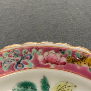 Three Chinese famille rose plates for the Straits or Peranakan market, 19th C. — 照片 9