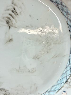 Three Chinese famille rose plates with birds among flowers and a grisaille plate, Yongzheng/Qianlong — photo 4