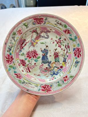 Three Chinese famille rose plates with figures and birds, Yongzheng/Qianlong — photo 4
