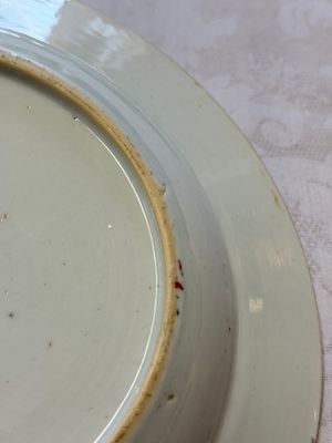 Three Chinese famille rose plates with floral design, Yongzheng — foto 15