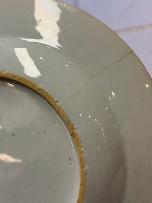Three Chinese famille rose plates with floral design, Yongzheng — foto 23