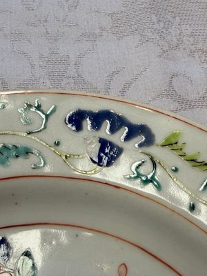 Three Chinese famille rose plates with floral design, Yongzheng — foto 5