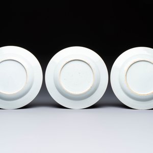 Three Chinese famille rose plates with floral design, Yongzheng — foto 2
