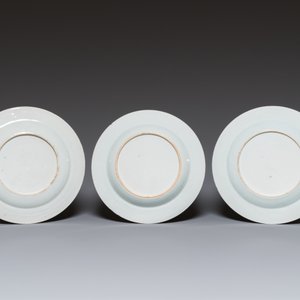 Three Chinese famille rose plates, Yongzheng/Qianlong — 照片 3