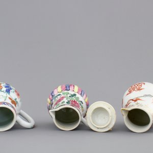 Three Chinese famille rose porcelain cream jugs, one armorial, Qianlong, 18th C. — 照片 6