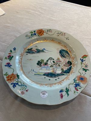 Three Chinese famille rose 'river landscape' dishes, Qianlong — foto 1
