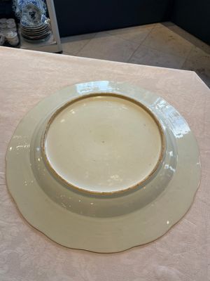 Three Chinese famille rose 'river landscape' dishes, Qianlong — foto 17