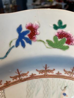 Three Chinese famille rose 'river landscape' dishes, Qianlong — foto 19