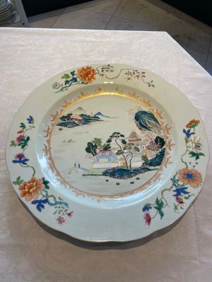 Three Chinese famille rose 'river landscape' dishes, Qianlong — foto 2