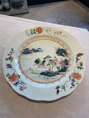 Three Chinese famille rose 'river landscape' dishes, Qianlong — foto 10
