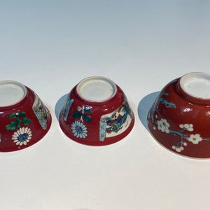 Three Chinese famille rose ruby-ground cups and saucers, Yongzheng — photo 23