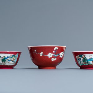 Three Chinese famille rose ruby-ground cups and saucers, Yongzheng — photo 6