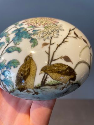 Three Chinese famille rose seal paste boxes, Qianlong and Yang He Tang 養和堂 mark, 20th C. — photo 22