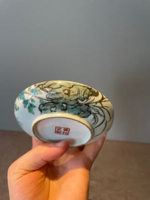 Three Chinese famille rose seal paste boxes, Qianlong and Yang He Tang 養和堂 mark, 20th C. — photo 28
