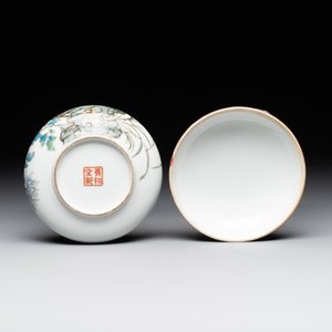 Three Chinese famille rose seal paste boxes, Qianlong and Yang He Tang 養和堂 mark, 20th C. — photo 3