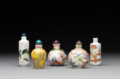 Three Chinese famille rose snuff bottles and two painted glass snuff bottles, Qianlong and Jujiutang mark, 19/20th C.
