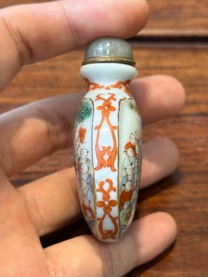 Three Chinese famille rose snuff bottles, Qianlong mark, 19th C. — 照片 13
