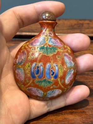 Three Chinese famille rose snuff bottles, Qianlong mark, 19th C. — 照片 20