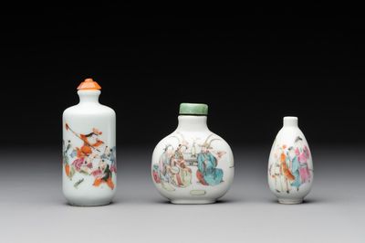 Three Chinese famille rose snuff bottles with figural design, Zhengde mark, 19th C.