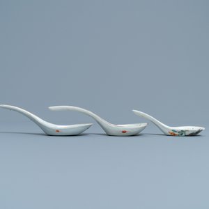 Three Chinese famille rose spoons, 19/20th C. — photo 4