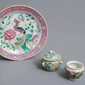 Three Chinese famille rose Straits or Peranakan wares, 19th C. — 照片 1