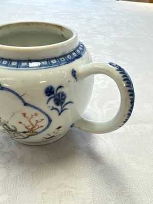 Three Chinese famille rose teapots and covers, Yongzheng/Qianlong — photo 44